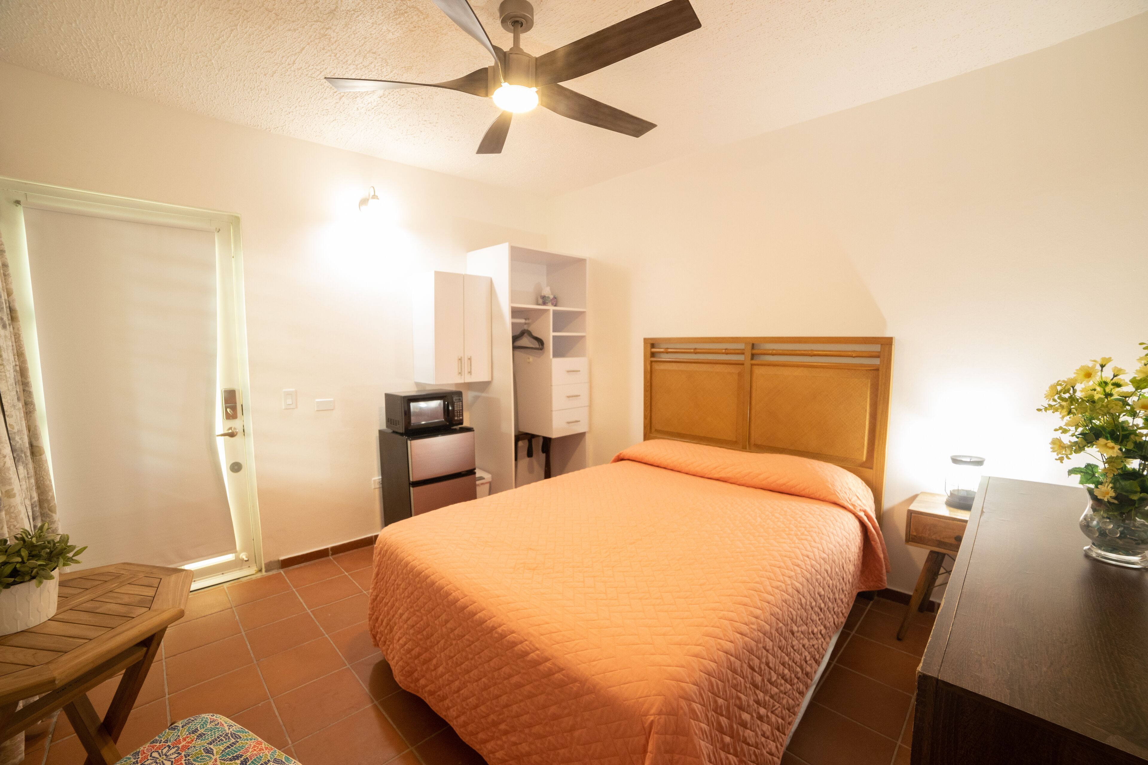 standard room, 1 queen bed, non smoking | iron/ironing board, free wifi, bed sheets, wheelchair access