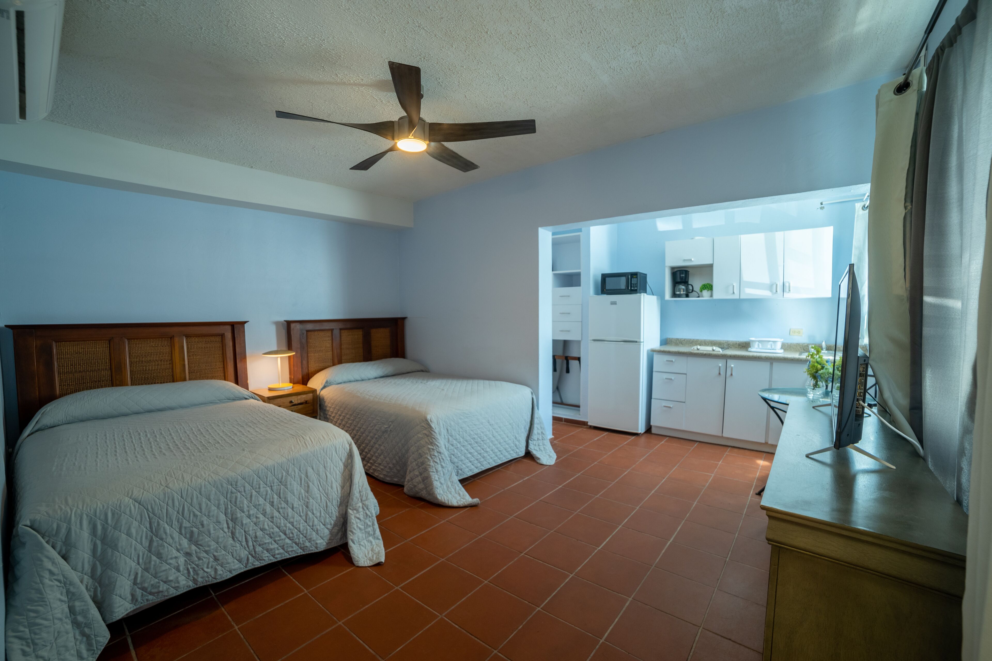 family studio, 2 double beds, non smoking | iron/ironing board, free wifi, bed sheets, wheelchair access