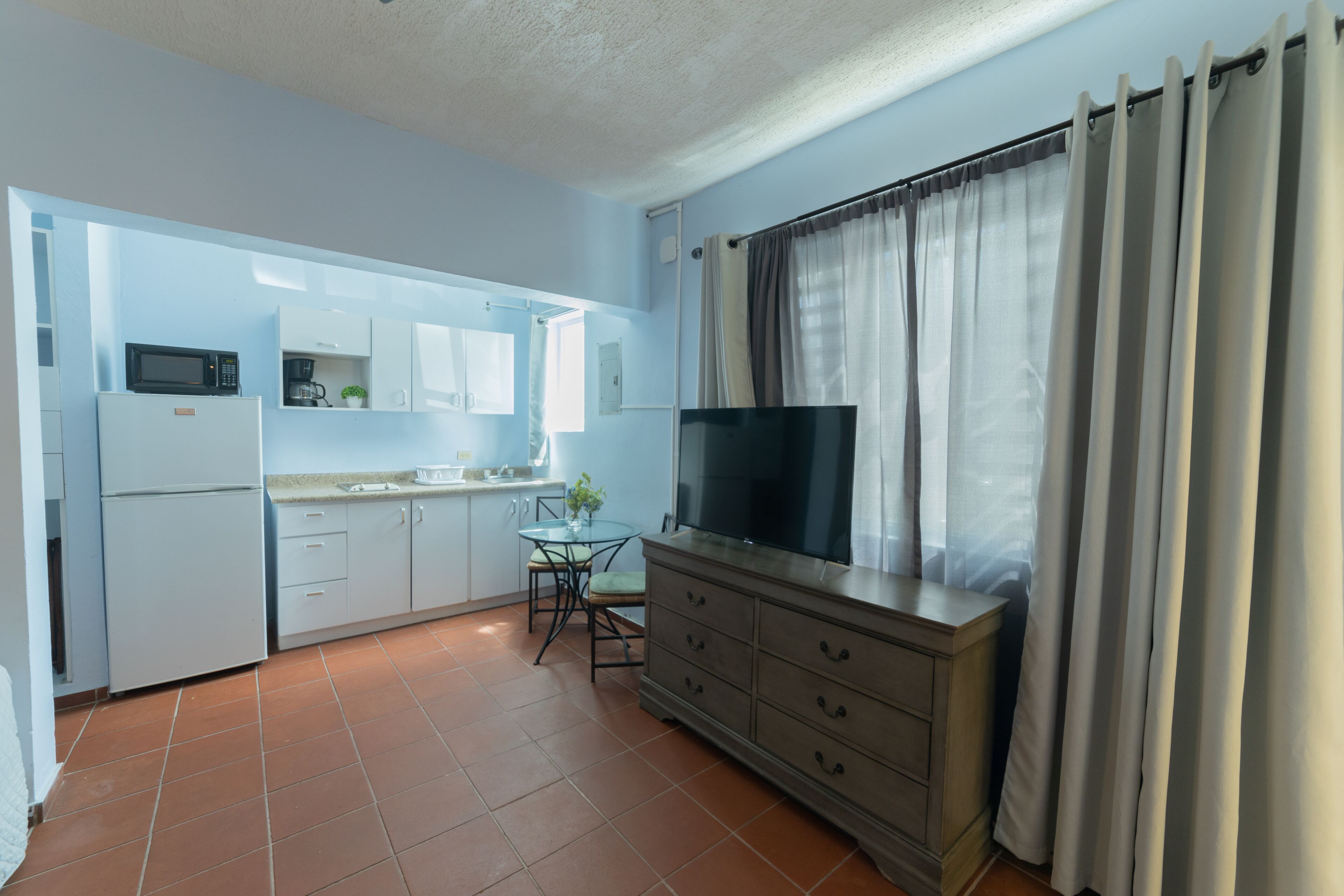 family studio, 2 double beds, non smoking | iron/ironing board, free wifi, bed sheets, wheelchair access