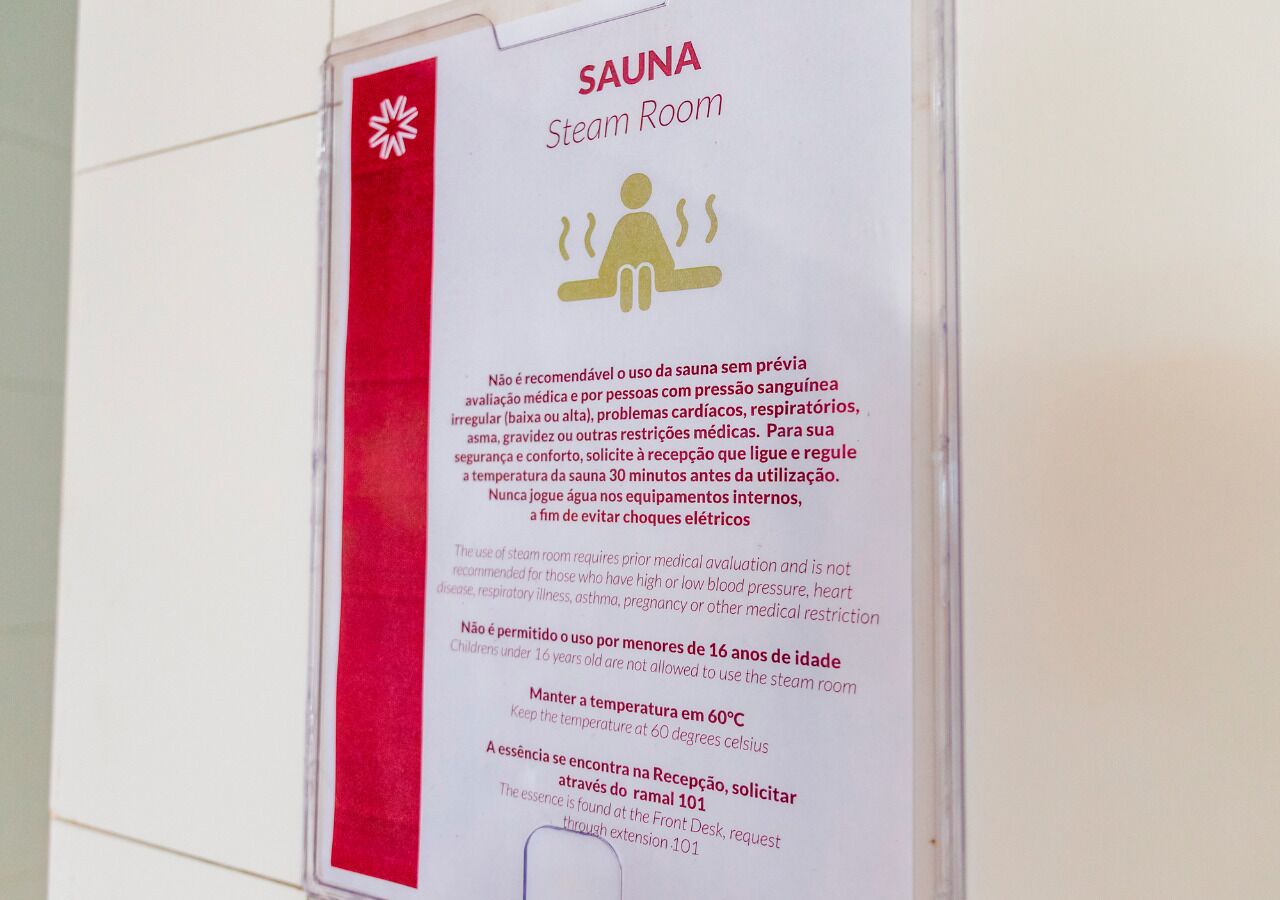 A sign with instructions for using a steam room, including medical evaluation requirements and temperature guidelines.
