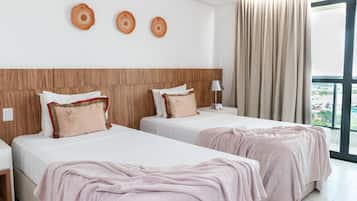 Premium Suite (Twin) | Minibar, desk, blackout drapes, soundproofing