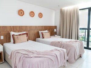 Suite Premium (Twin) | Minibar, una scrivania, tende oscuranti, insonorizzazione