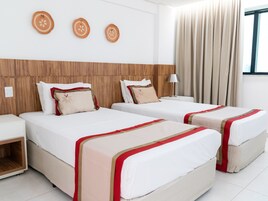 Svit Deluxe (Twin) | Minibar, skrivbord, mörkläggningsgardiner och ljudisolering