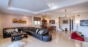 42-inch flat-screen TV with satellite channels, Smart TV, DVD player - villa balos amfimala (Apokoronas)