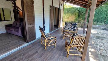 Family House, Kitchenette, Garden View | Lanai