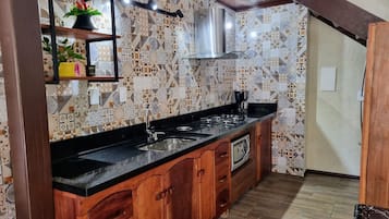 Maison Familiale, coin cuisine, vue jardin | Cuisine privée