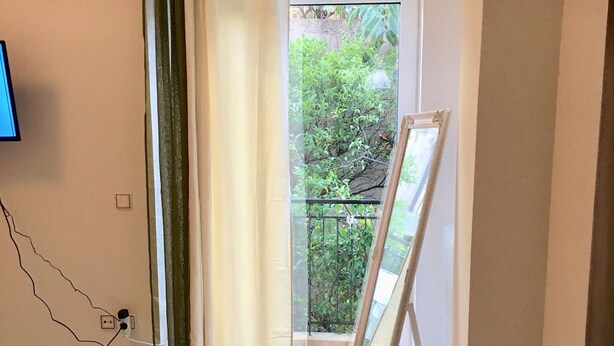 Blackout curtains, iron/ironing board, free WiFi, bed sheets - Trivo apartment (Athens)