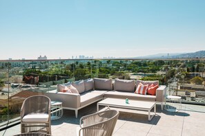 Rooftop terrace - The Godfrey Hotel Hollywood (Los Angeles)