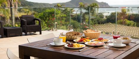 Free daily cooked-to-order breakfast