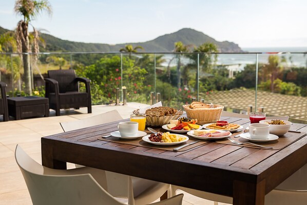 Free daily cooked-to-order breakfast - Fazenda Verde Praia do Rosa (Imbituba)