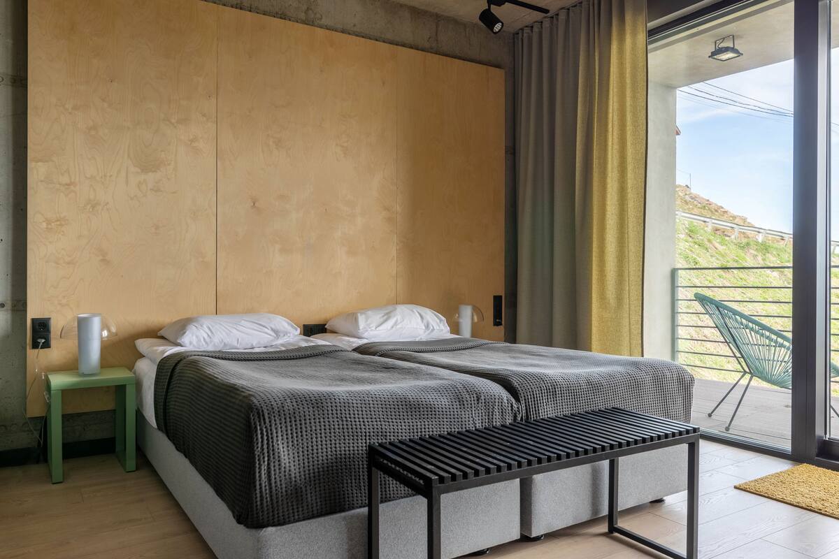 Familiekamer | Luxe beddengoed, bedden met traagschuimmatras, verduisterende gordijnen