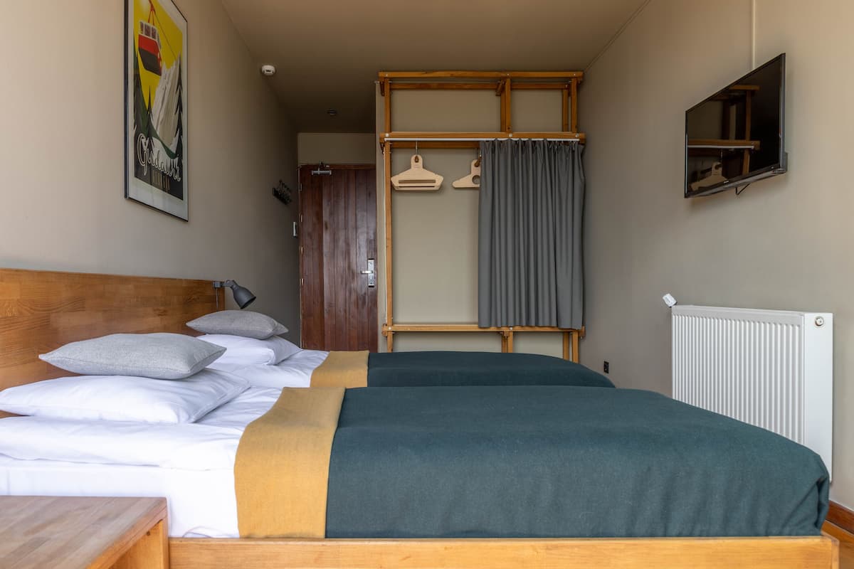 Luxe beddengoed, bedden met traagschuimmatras, verduisterende gordijnen