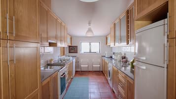 Family Villa, 2 Bedrooms (Casa da Eira) | Private kitchen | Full-size fridge, microwave, oven, stovetop