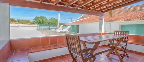Family Villa, 2 Bedrooms (Casa da Eira) | Terrace/patio