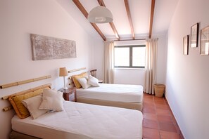 Family Villa, 2 Bedrooms (Casa da Eira) | In-room safe, iron/ironing board, free cribs/infant beds, free WiFi