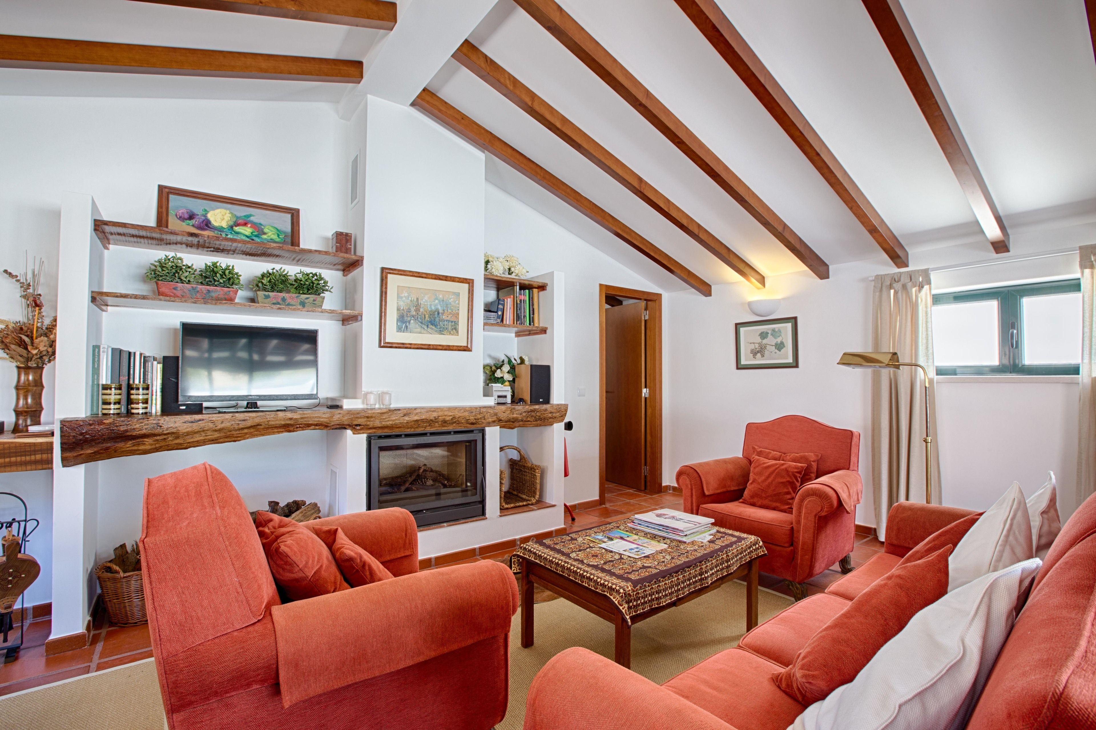 Family Villa, 2 Bedrooms (Casa da Eira) | Living area | Flat-screen TV