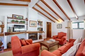 Villa familiar, 2 habitaciones (Casa da Eira) | Área de sala de estar | Televisión de pantalla plana