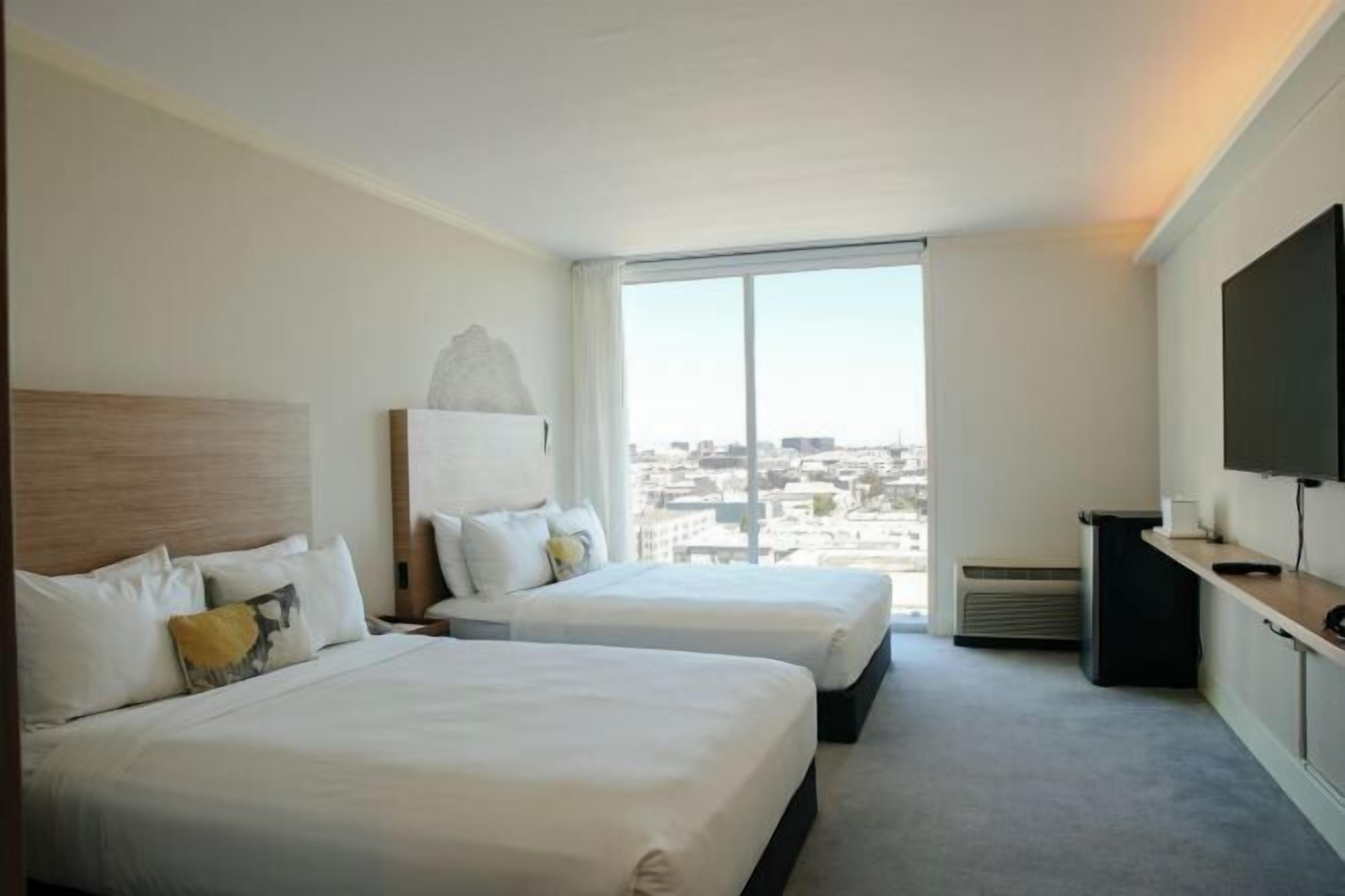 Premium bedding, in-room safe, desk, laptop workspace