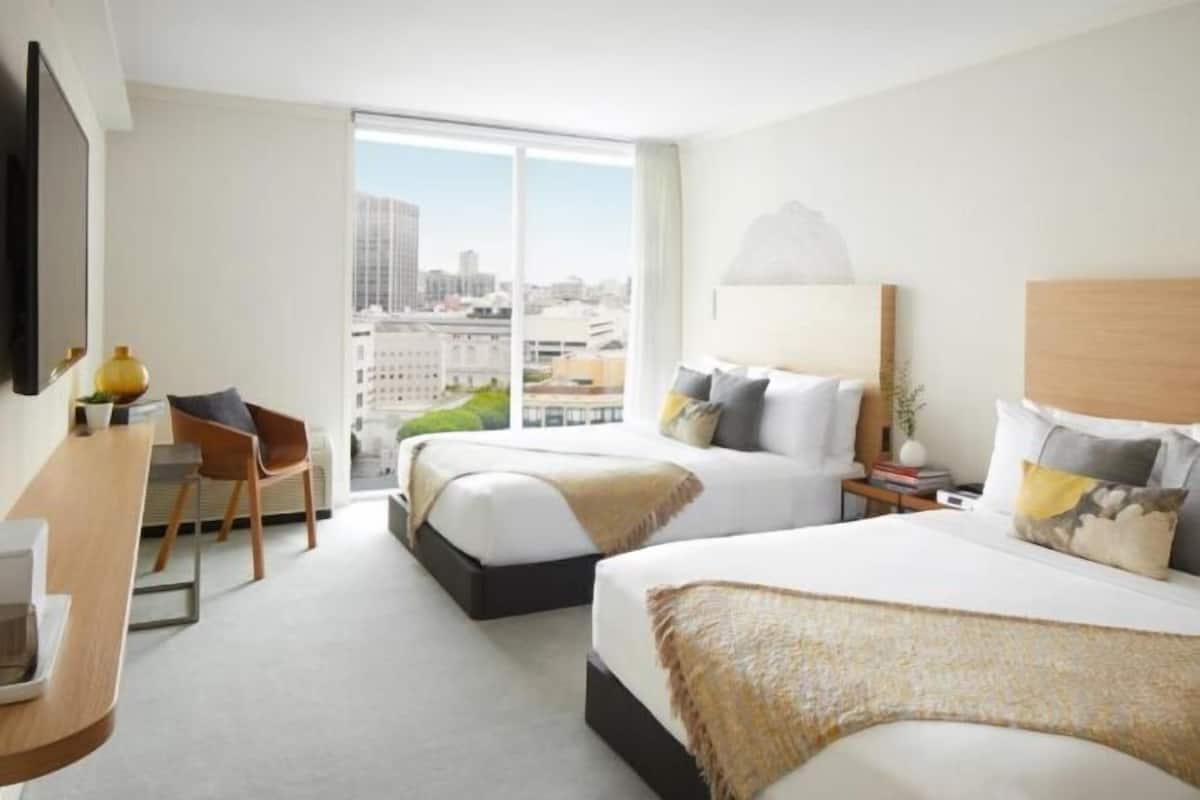 Premium bedding, in-room safe, desk, laptop workspace