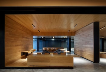 Hotel entrance and lobby at BEI San Francisco, Trademark Collection by Wyndham