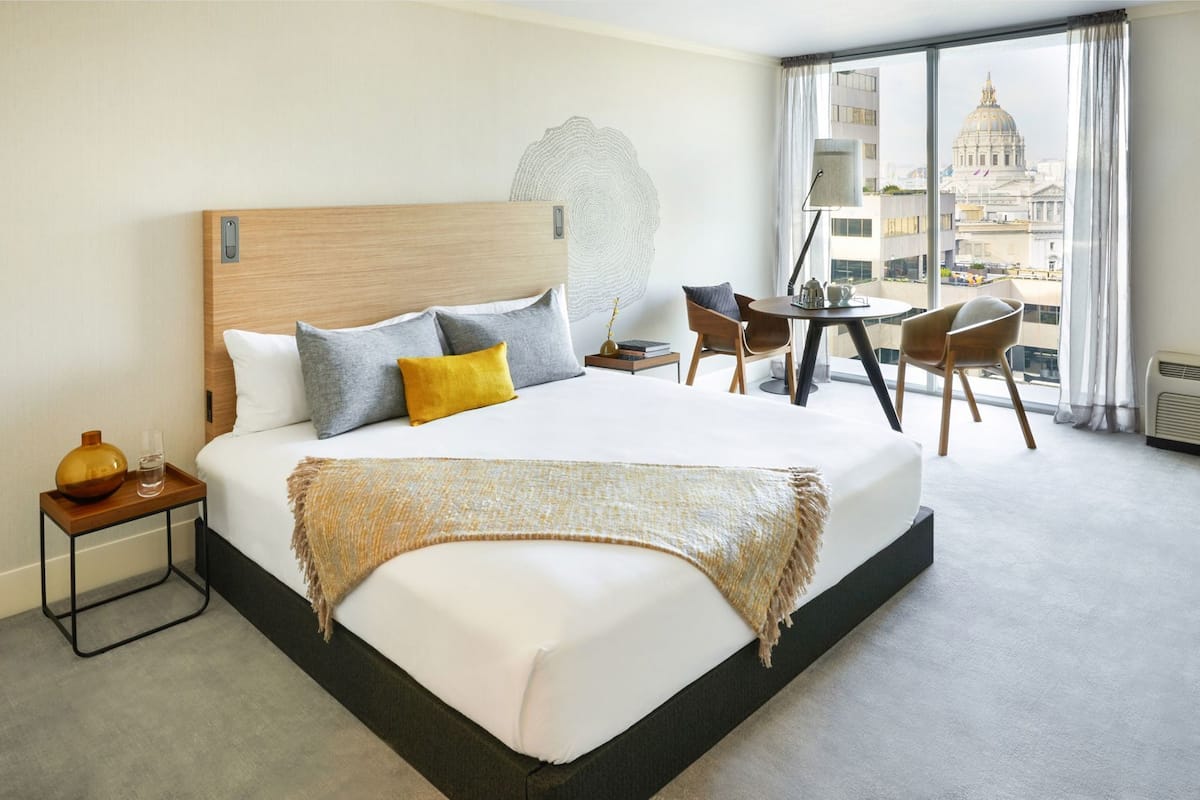 Premium bedding, in-room safe, desk, laptop workspace