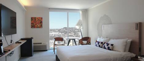 Premium bedding, in-room safe, desk, laptop workspace