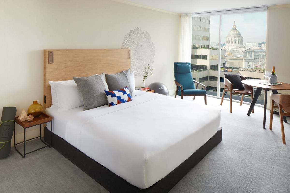 Premium bedding, in-room safe, desk, laptop workspace