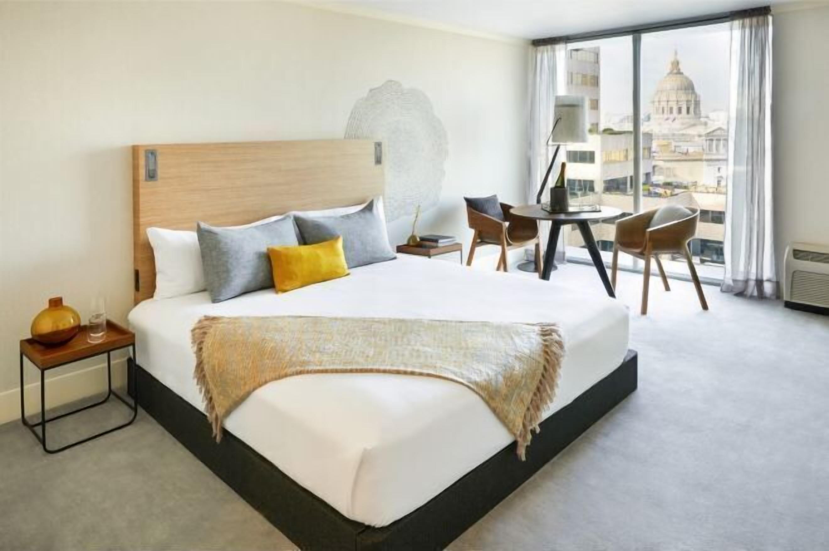 Premium bedding, in-room safe, desk, laptop workspace