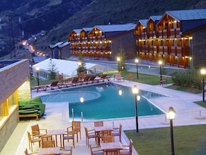 Piscine couverte, piscine extérieure