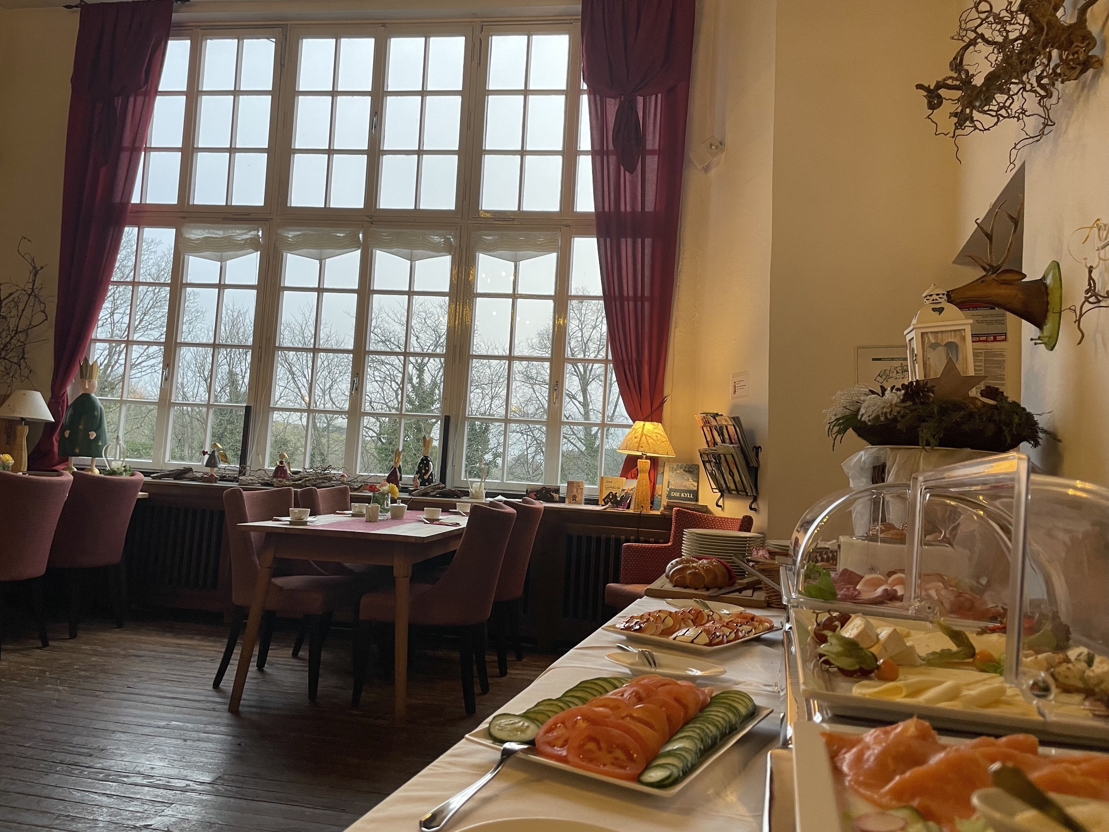 daily buffet breakfast (eur 21 per person)