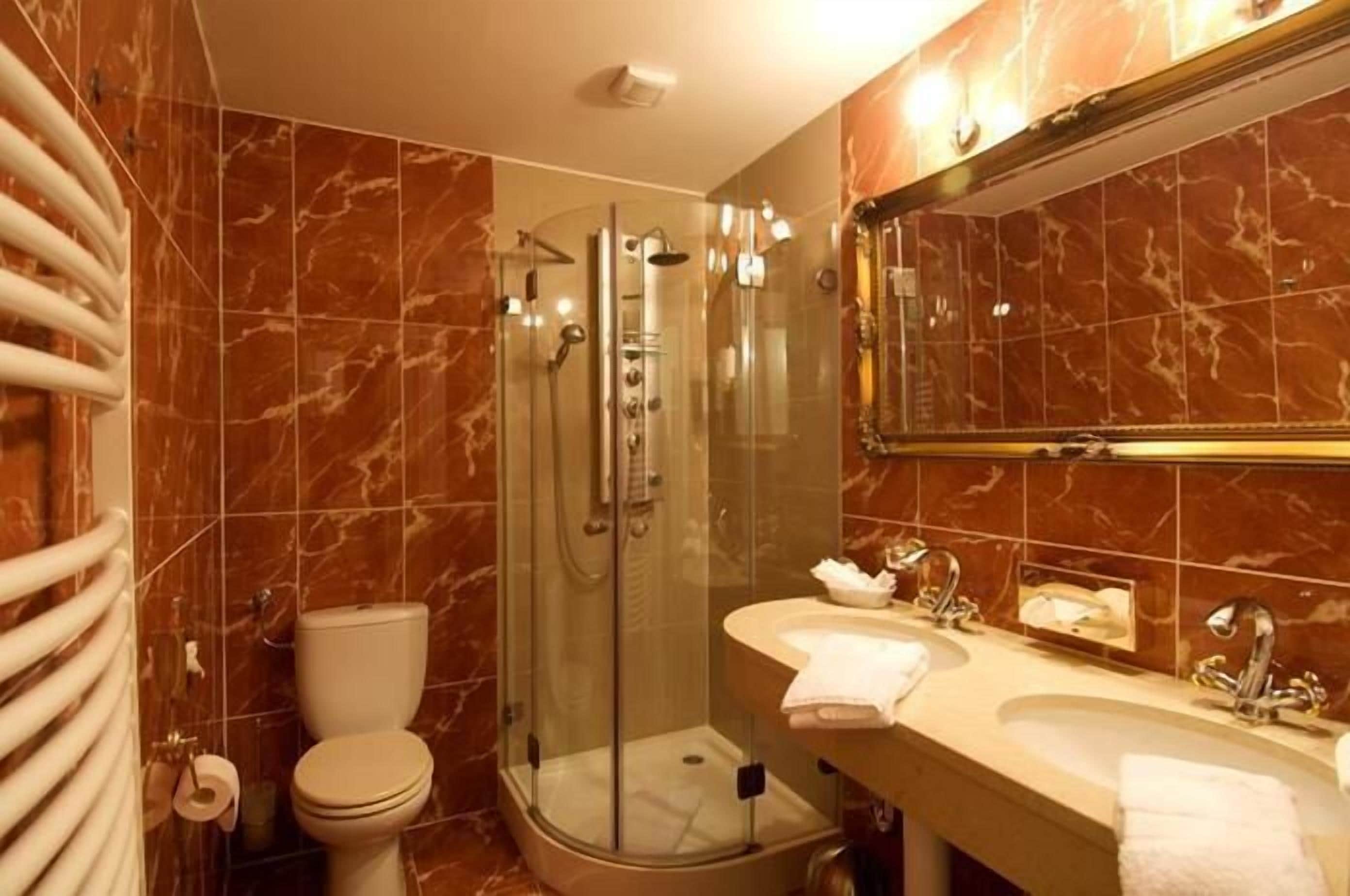 superior double room | individually decorated, iron/ironing board, bed sheets