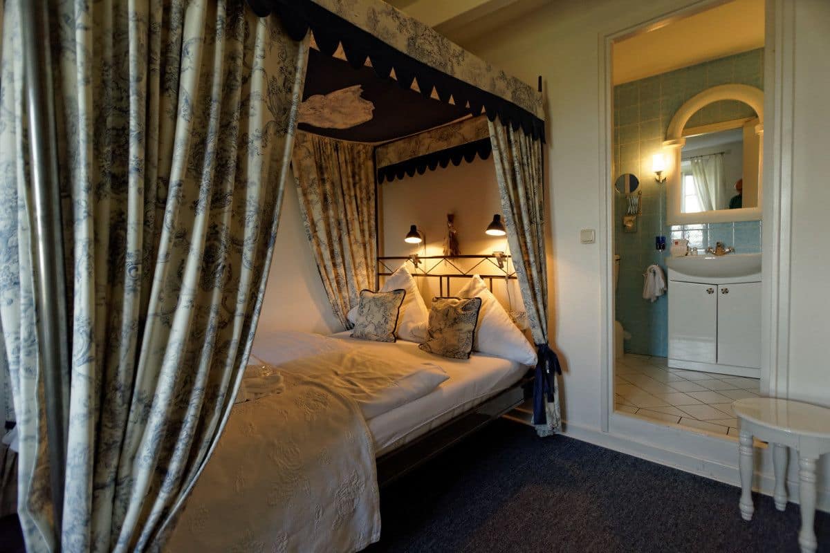 classic suite | individually decorated, iron/ironing board, bed sheets