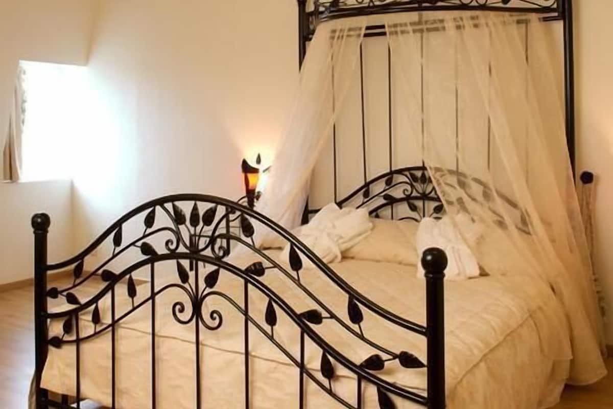Iron/ironing board (on request), individually decorated, bed sheets
