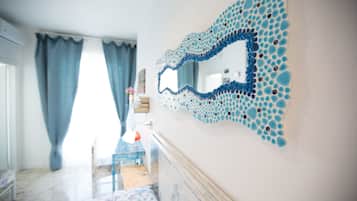 Camera Standard con letto matrimoniale o 2 letti singoli, 1 letto queen, non fumatori, vista città | Servizio della camera