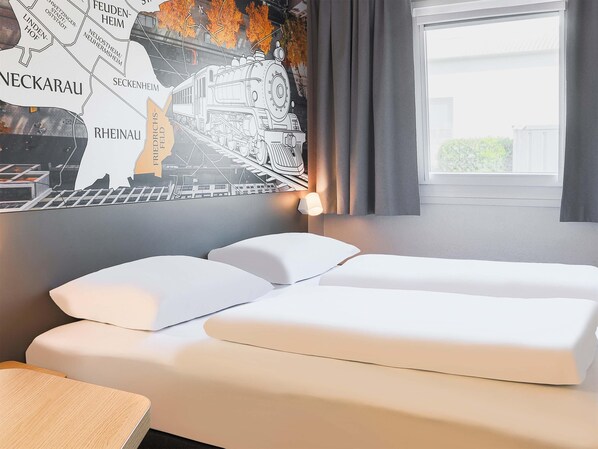 Quarto casal (French bed) | Escrivaninha, cortinas blackout, quartos à prova de som