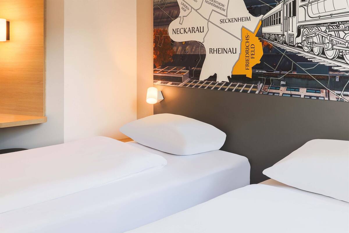 Chambre avec lits jumeaux | 1 chambre, bureau, rideaux d’obscurcissement, système d’insonorisation