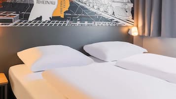 双人房 (French bed) | 办公桌、遮光窗帘、隔音、免费 WiFi