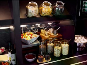 Buffet déjeuner (13.9 EUR par personne)