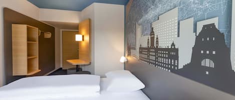 Escritorio, cortinas blackout, sistema de insonorización y wifi gratis