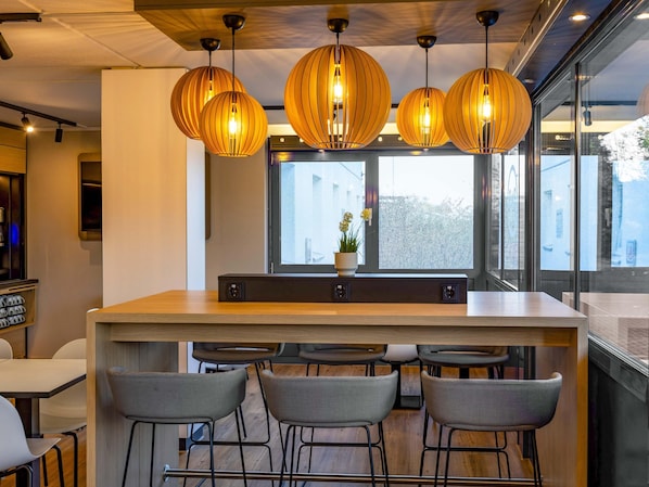 Bar (on property) - B&B HOTEL Koblenz-Nord (Mülheim-Kärlich)