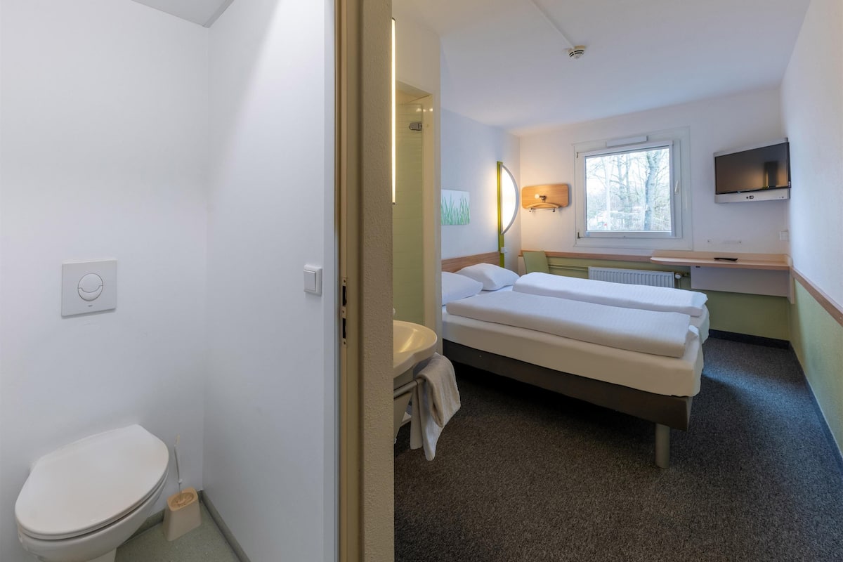 Twin Room | Desk, free WiFi