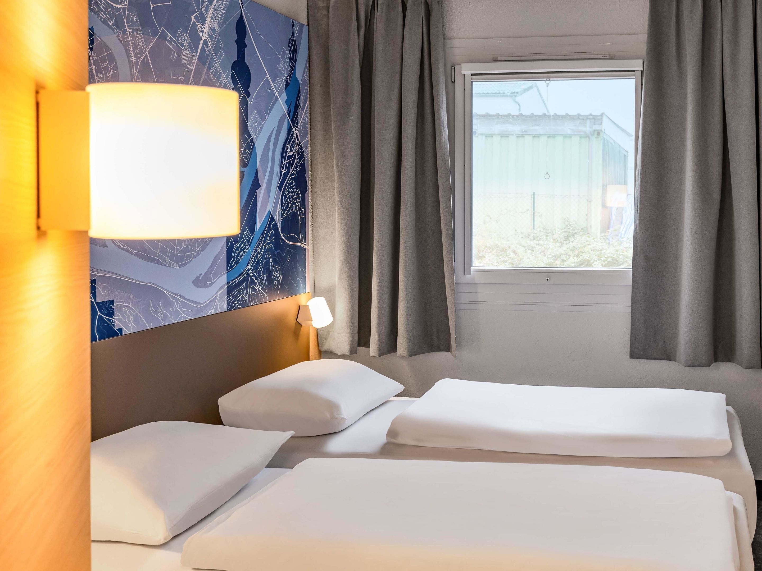 双床房 | 办公桌、免费 WiFi