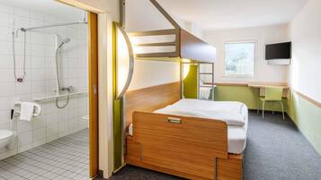 Skrivebord, wi-fi (inkludert) og sengetøy