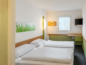 Desk, free WiFi, bed sheets - B&B Hotel Aachen-Nord (Aachen)