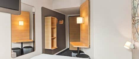 Twin Room | Desk, free WiFi