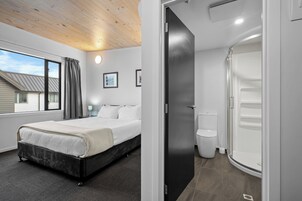 The Studios - Double | Desk, cribs/infant beds, rollaway beds, free WiFi