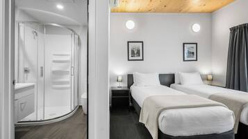 The Studios - Twin | Desk, cots/infant beds, rollaway beds, free WiFi