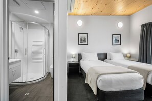 Habitación con 2 camas individuales (The Studios) | Escritorio, cunas, camas extra y wifi gratis 