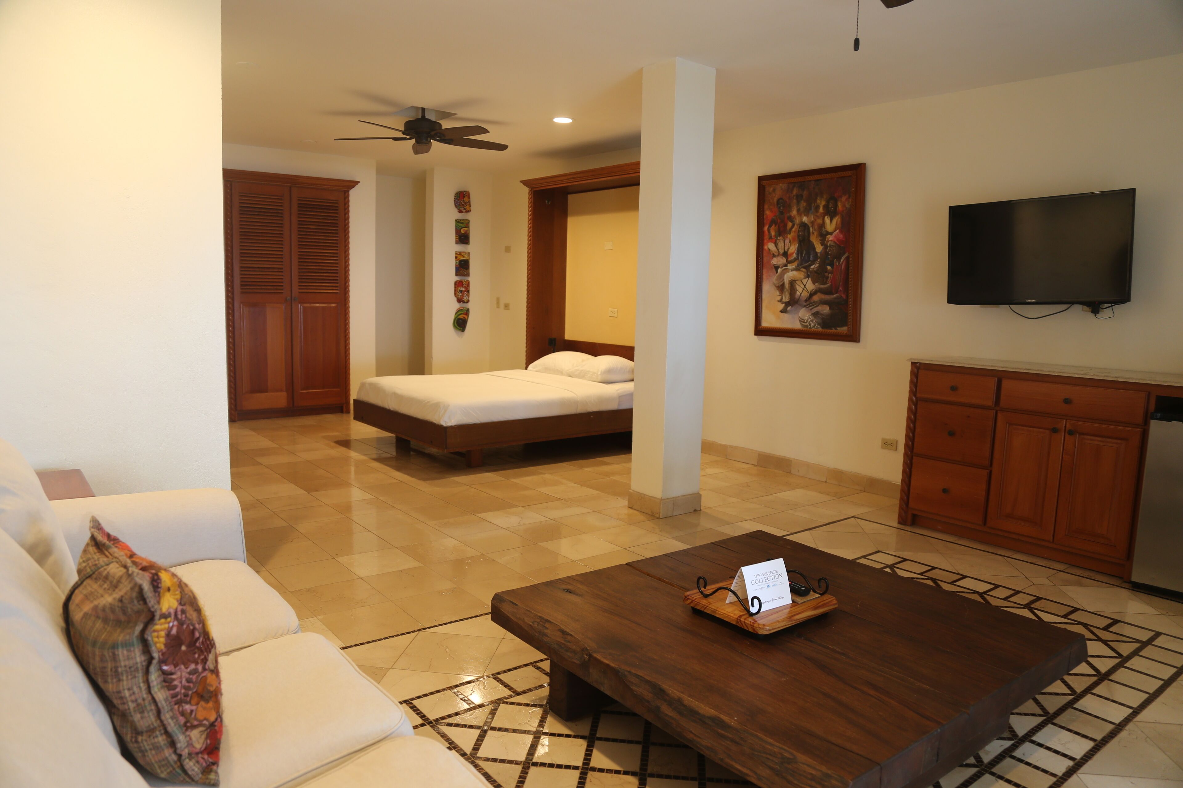 1 bedroom beachfront suites | living area | flat-screen tv
