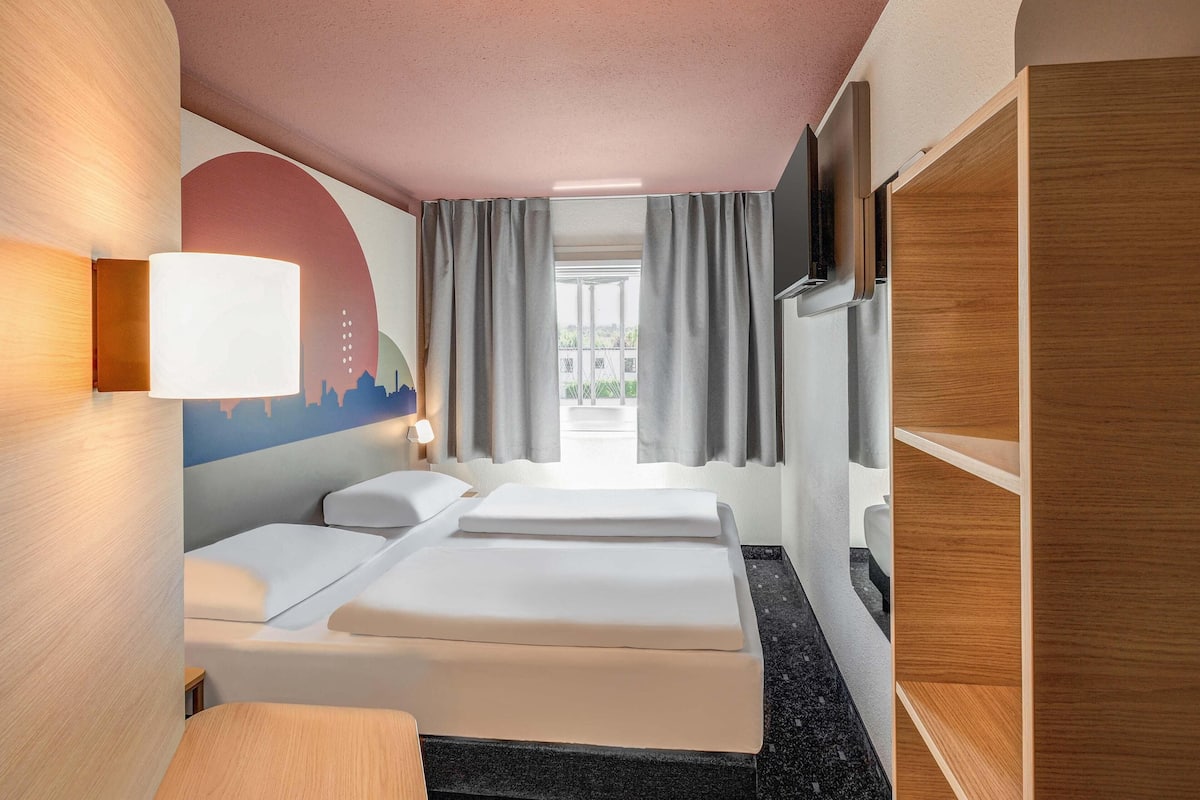 Kahden hengen huone | Työpöytä, pimennysverhot, äänieristys, ilmainen Wi-Fi